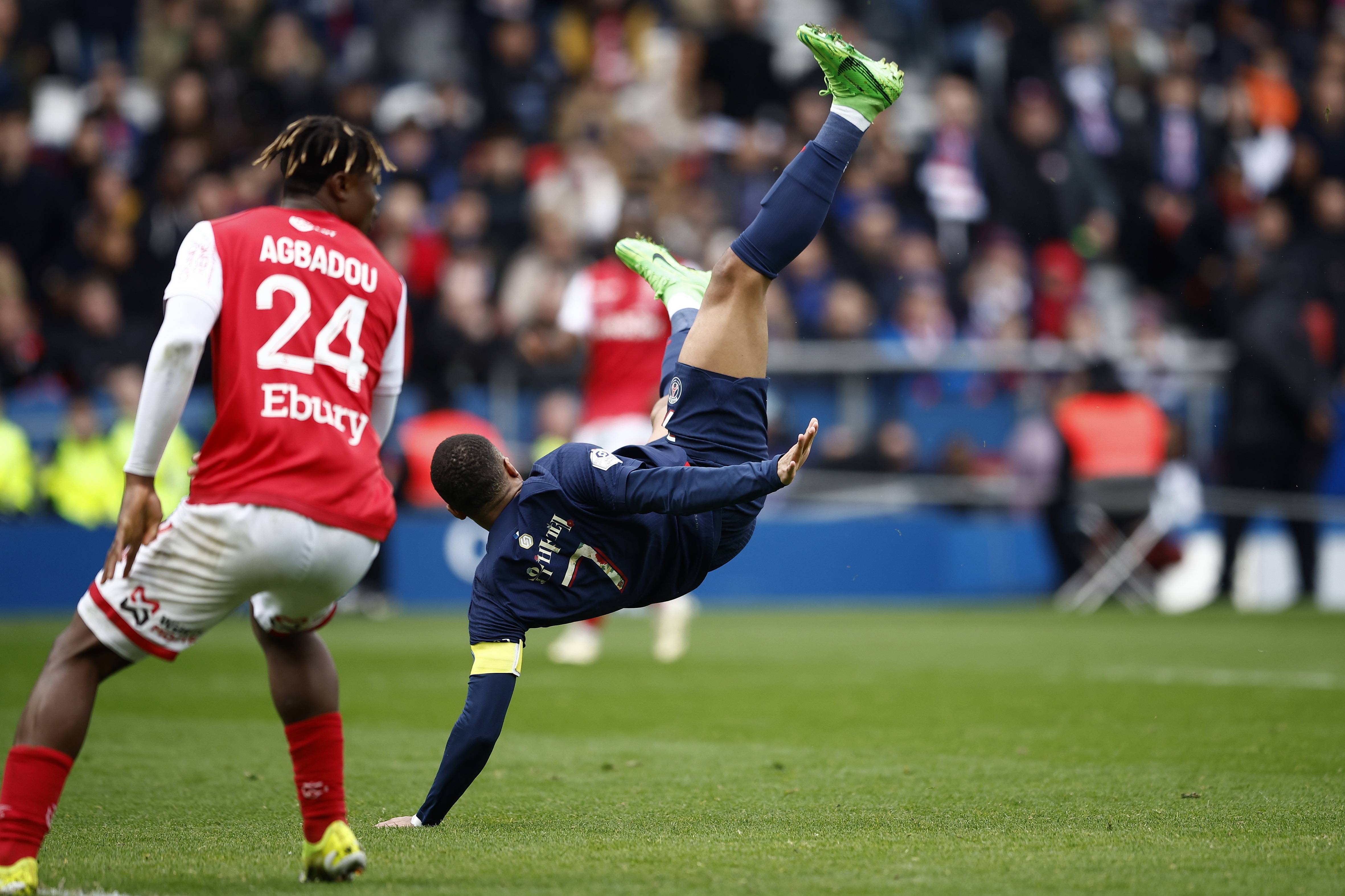 开云下载-大坂直美在巴黎圣日耳曼比赛中战术调整,大比分获胜引发热议!赛场气氛高涨的简单介绍