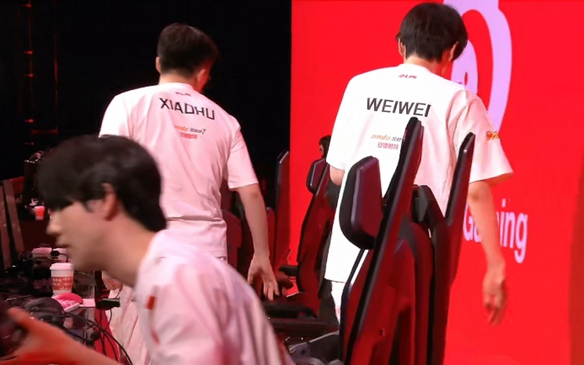 开云新版-败北引爆全场!,TheShy意外战胜RNG热度持续攀升的简单介绍